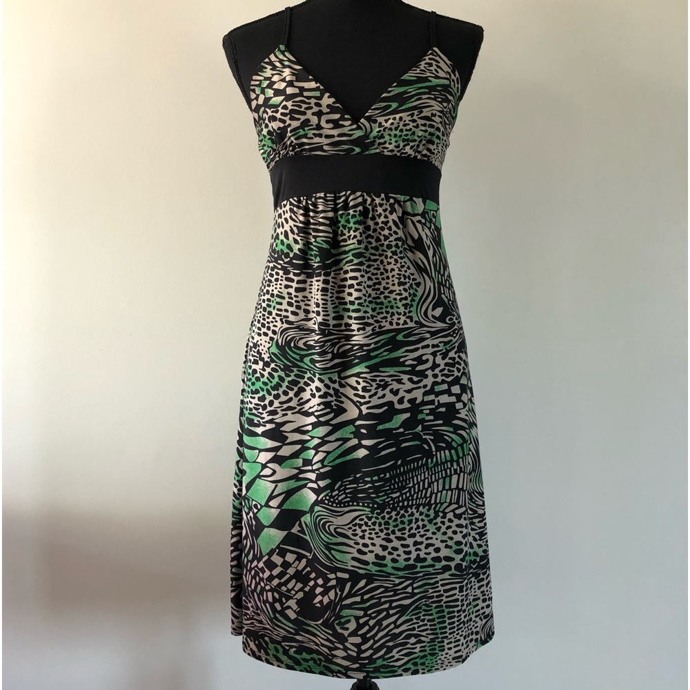 Women’s bebe Spaghetti strap V neck Pattern dress size L